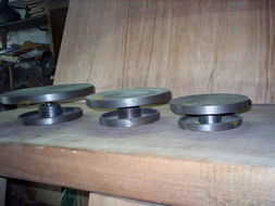 轉(zhuǎn)動匠心 轉(zhuǎn)盤在宜興紫砂陶藝中的角色與工藝禮品的魅力